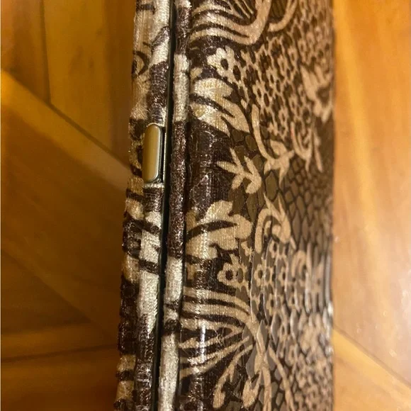 Hard Wallet NWT by Tiara, soft material lines the outside. Organizer cards, cash - Picture 7 of 8